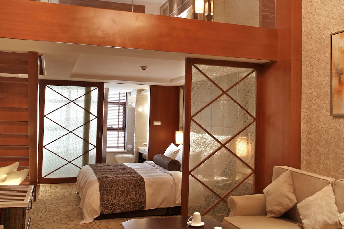 standard loft, multiple beds | minibar, in-room safe, desk, iron/ironing board