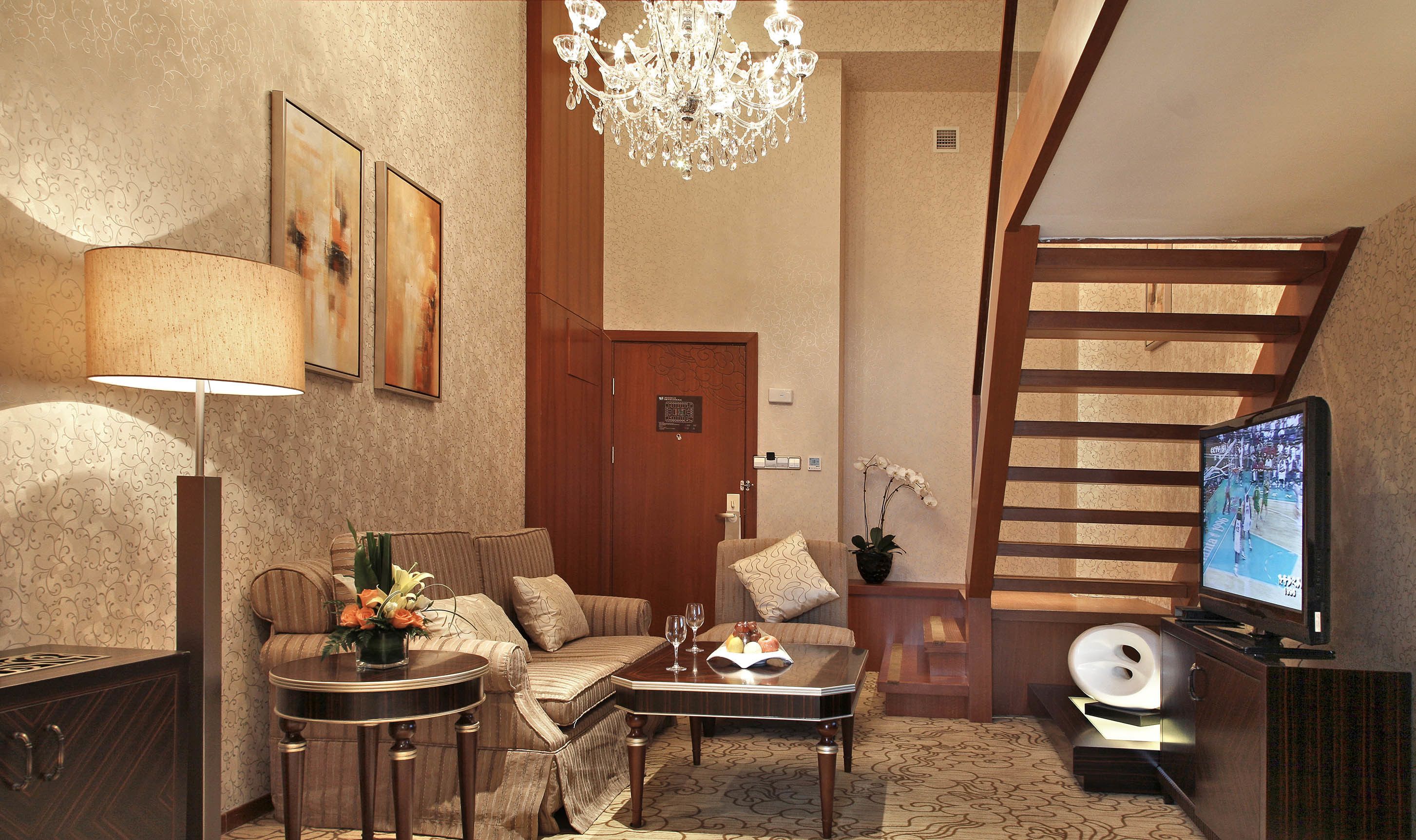 Minibar, in-room safe, desk, iron/ironing board