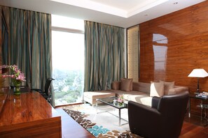 Luxury Suite King Bed with Bath Tub, Club Lounge Access | Living area | 42-inch LED TV with digital channels, TV - Taj City Centre Gurugram (Gurugram)
