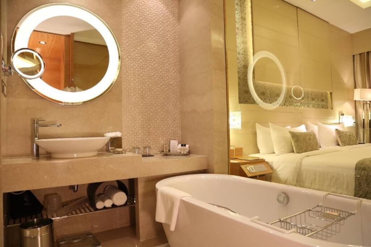 Bathroom | Separate tub and shower, rainfall showerhead, designer toiletries