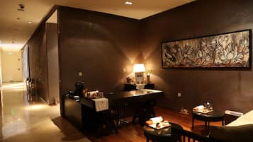 Couples treatment rooms, sauna, steam room, body treatments