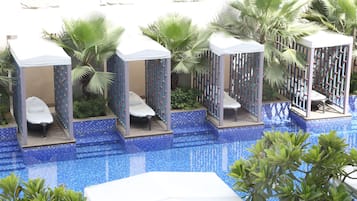 Outdoor pool, pool loungers