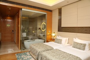 Ropa de cama de alta calidad y minibar 