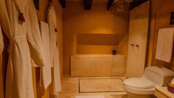 Standard Room, 1 King Bed | Bathroom | Shower, rainfall showerhead, free toiletries, hair dryer