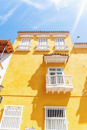 Front of property - Casa Carolina Hotel Cartagena (Cartagena)