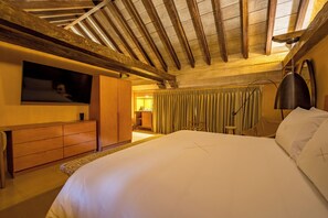 Deluxe Room, 1 King Bed