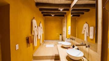 Suite | Bathroom