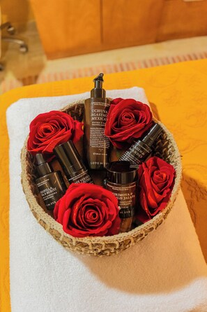 Couples treatment room(s), body treatments, aromatherapy