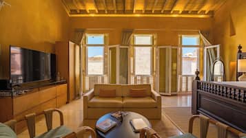 Suíte presidencial, vista para a cidade | Roupas de cama premium, edredons de pluma, camas com colchões pillow-top