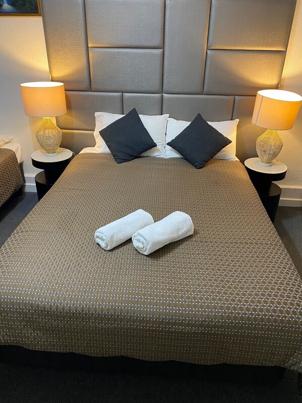 เครื่องนอนระดับพรีเมียม, ผ้าม่านกันแสง, เตารีด/โต๊ะรีดผ้า, Wi-Fi ฟรี