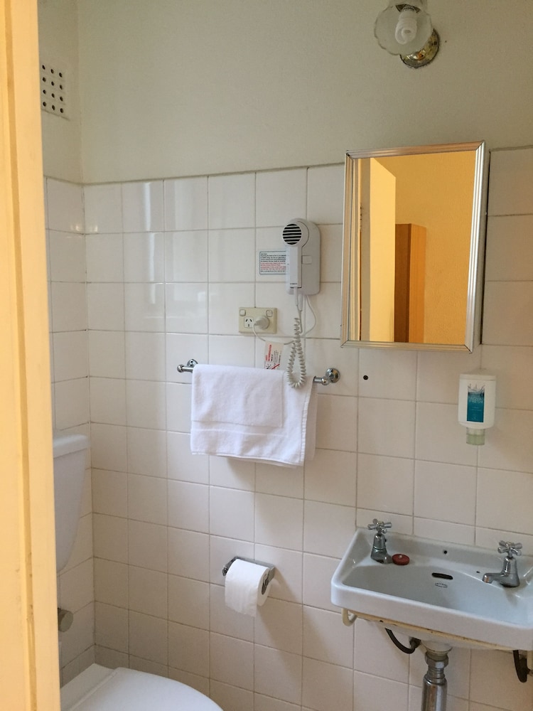 Tollgate Motel by null