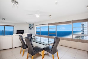 Two Bedroom Ocean View Superior Apartment - Pacific Plaza Apartments (Surfers Paradise)
