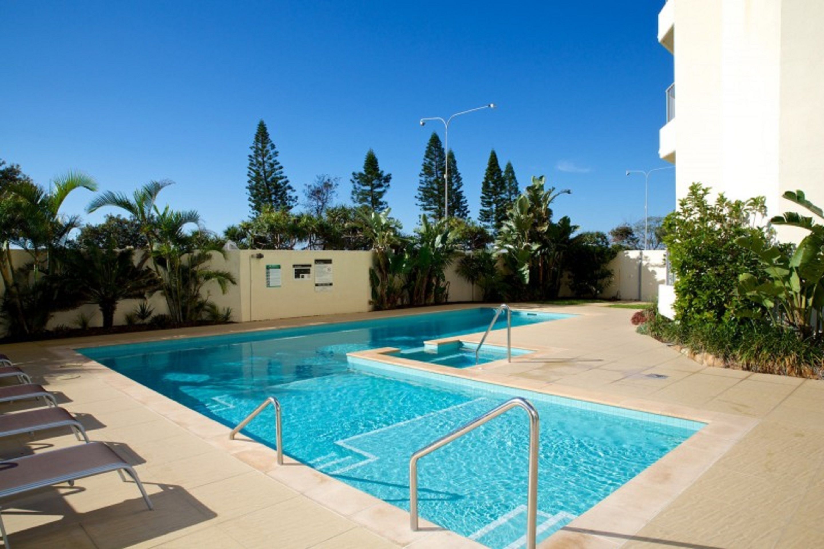 Pacific Plaza Apartments — image 3