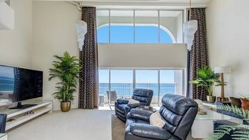 Superior Penthouse | Living area | TV
