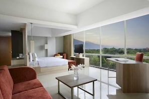 In-room safe, desk, free WiFi, bed sheets - Hotel Santika Palu (Palu)