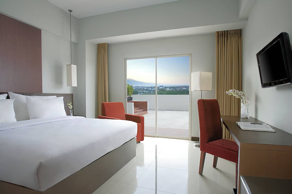 In-room safe, desk, free WiFi, bed sheets