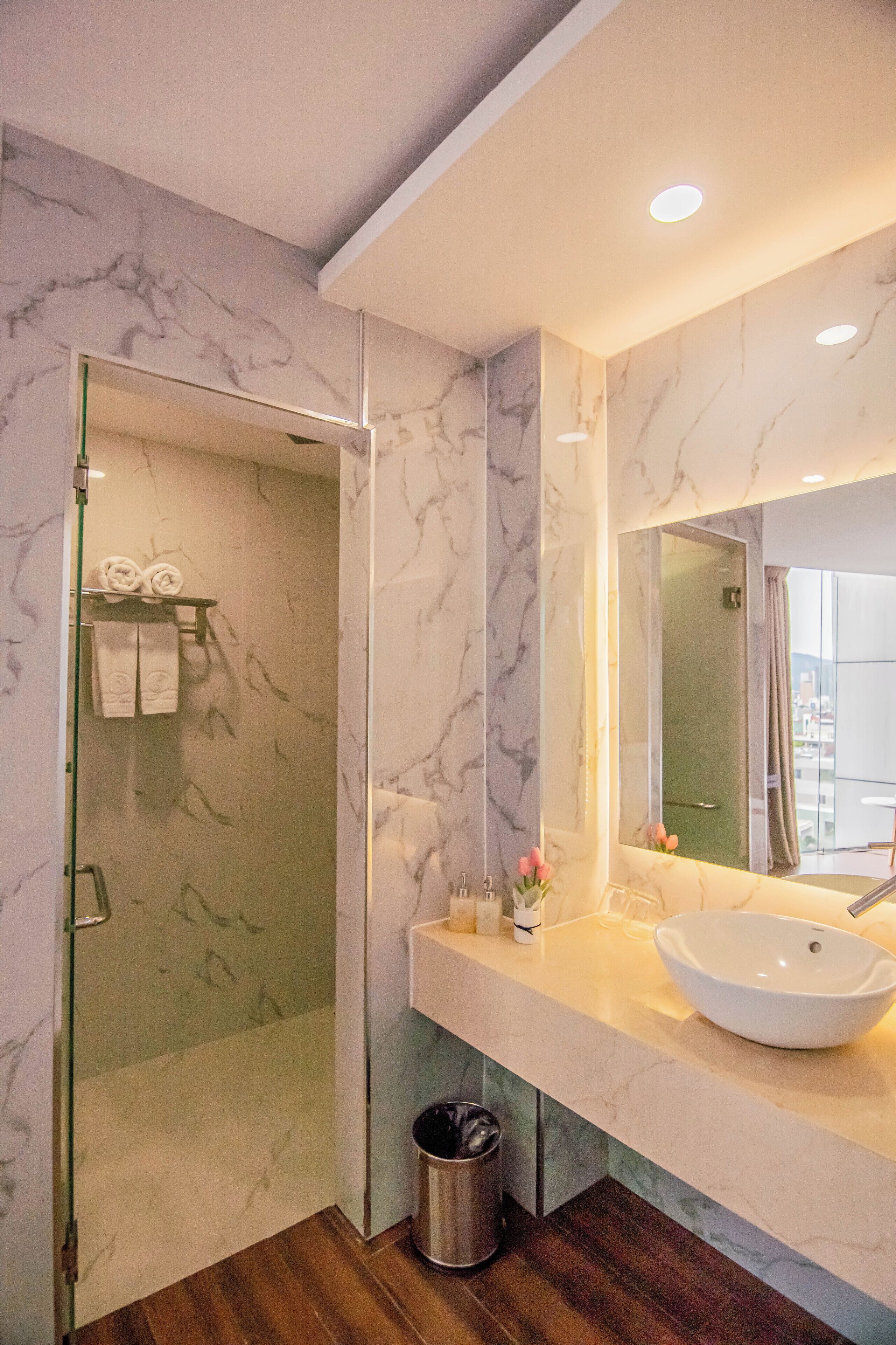 Deluxe Double Room, River View | Bathroom | Bidet, towels, shampoo