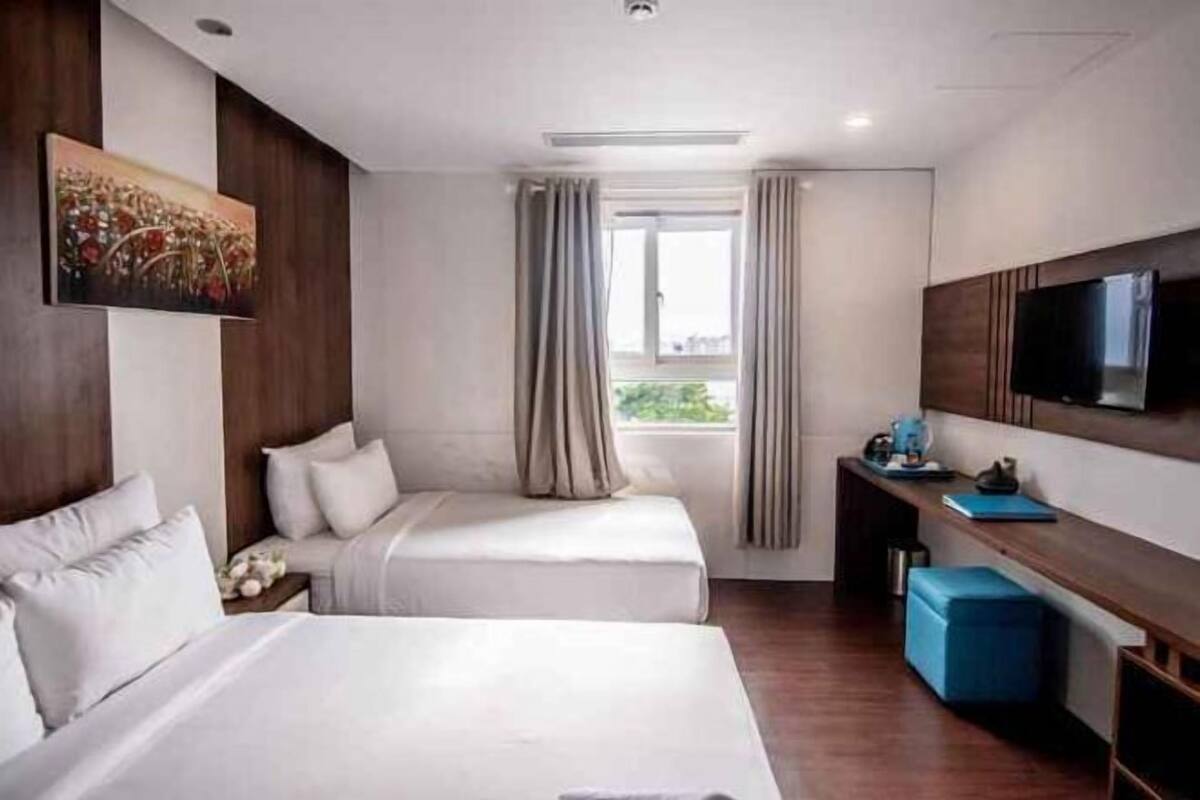 Blackout curtains, free WiFi, bed sheets