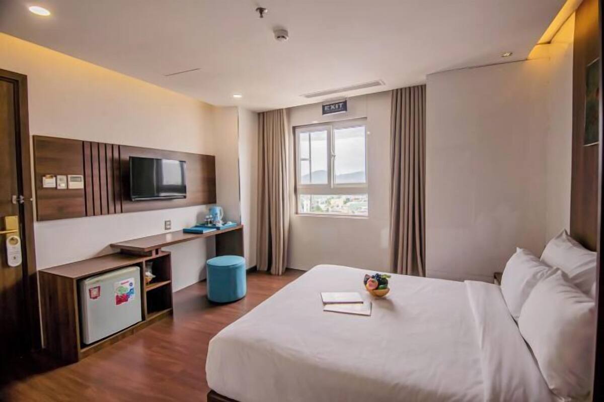 Blackout curtains, free WiFi, bed sheets
