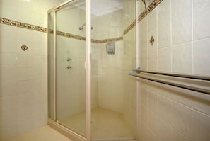 Chambre standard | Salle de bain