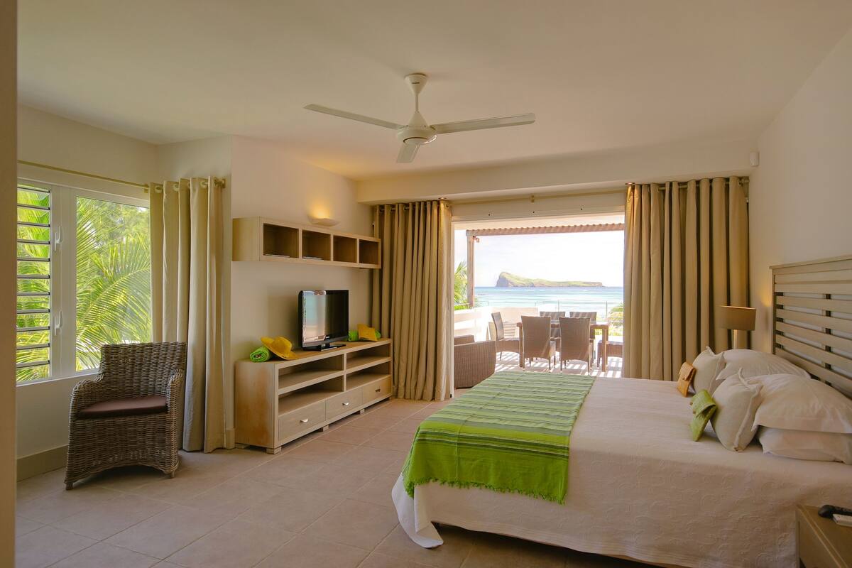 Penthouse, 4 phòng ngủ | Minibar, két bảo mật tại phòng, bàn 