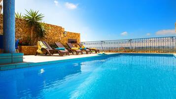 Huvila, 4 makuuhuonetta, yksityinen uima-allas | Ilmaiset vauvansängyt, ilmainen Wi-Fi, vuodevaatteet