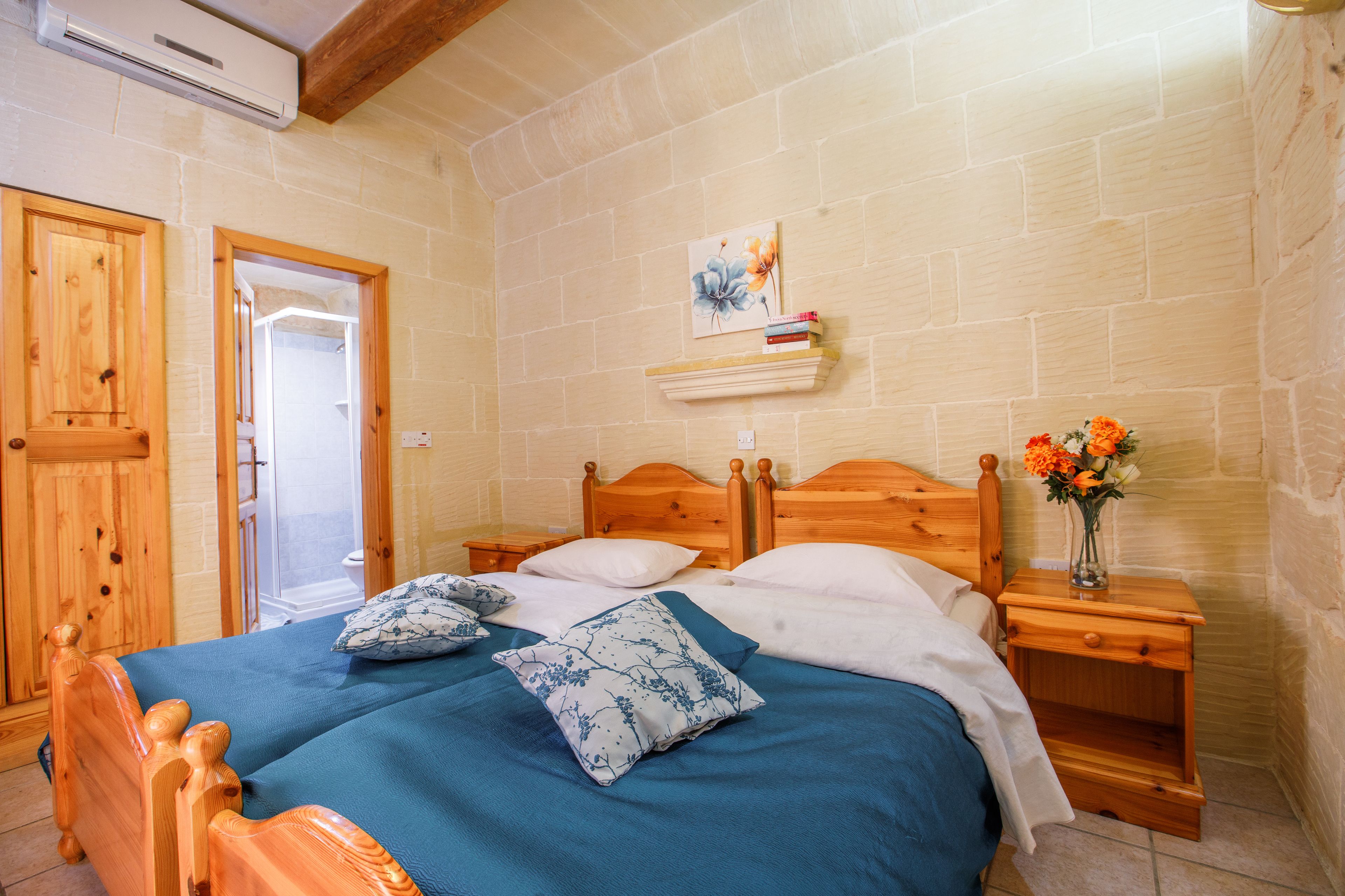 Free cots/infant beds, free WiFi, bed sheets