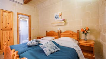 Free cots/infant beds, free WiFi, bed sheets