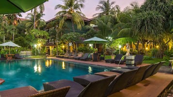 Kolam renang outdoor