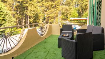 เบสิกสตูดิโอ | ลานระเบียง/นอกชาน