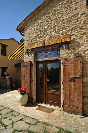 Interior entrance - Country House Ca' Vernaccia (Urbino)