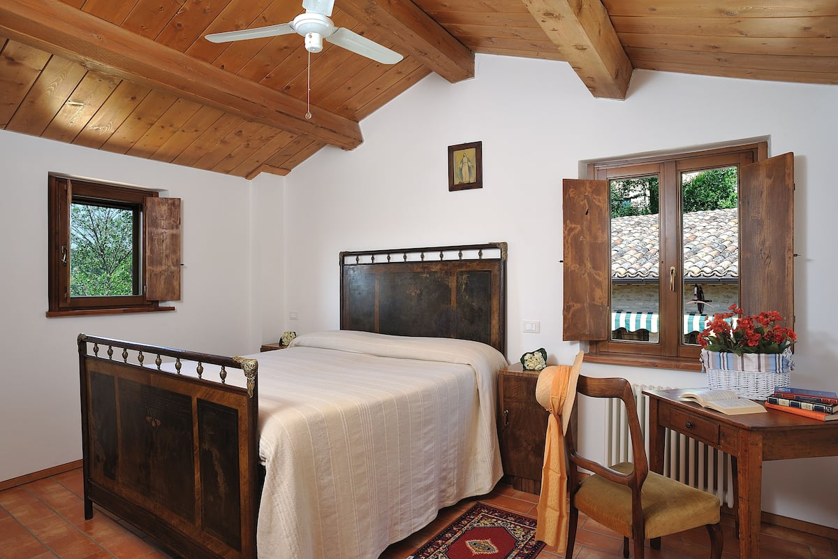 11 bedrooms, Egyptian cotton sheets, desk, laptop workspace