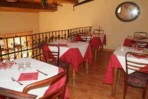 Dining - Country House Ca' Vernaccia (Urbino)