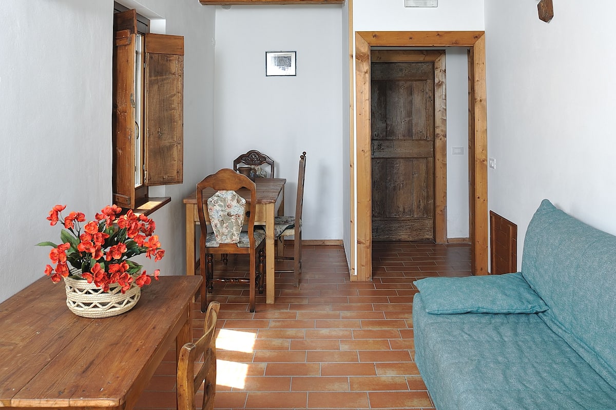 Quadruple Room | Living area | TV
