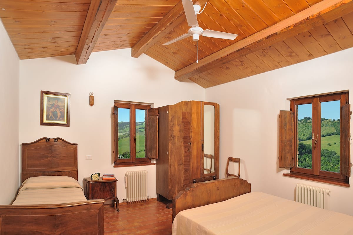 11 bedrooms, Egyptian cotton sheets, desk, laptop workspace
