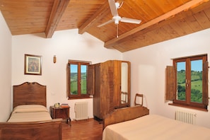 Room - Country House Ca' Vernaccia (Urbino)
