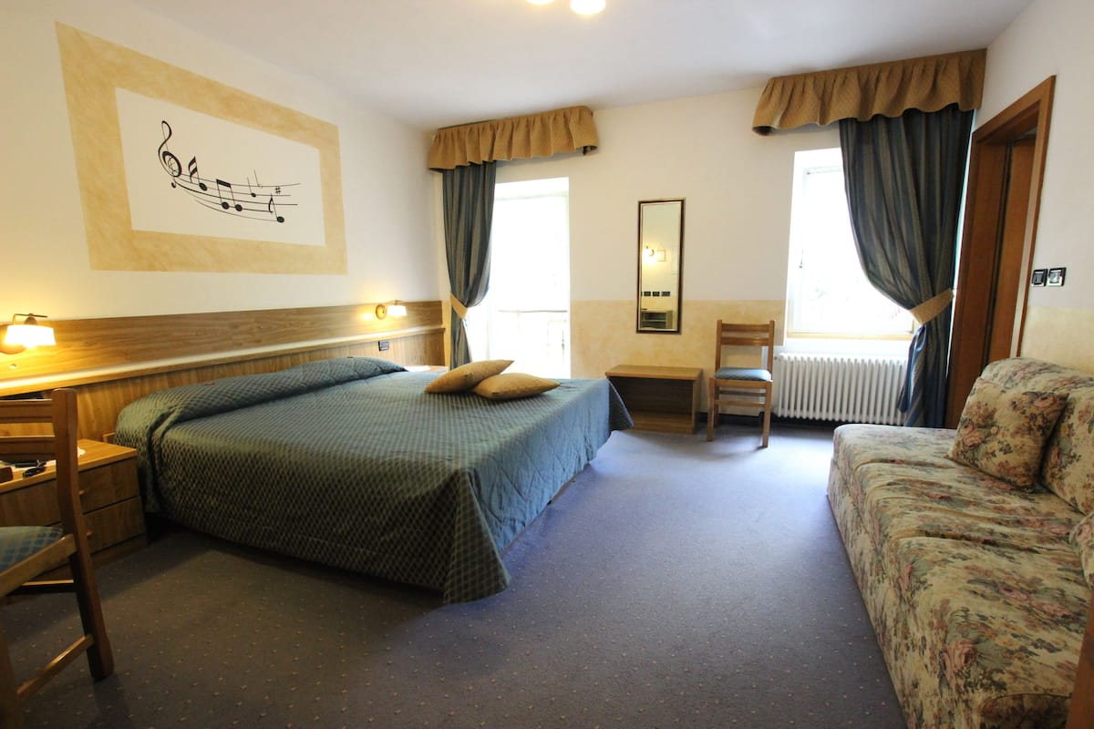 triple room | hypo-allergenic bedding, down duvets, in-room safe, desk