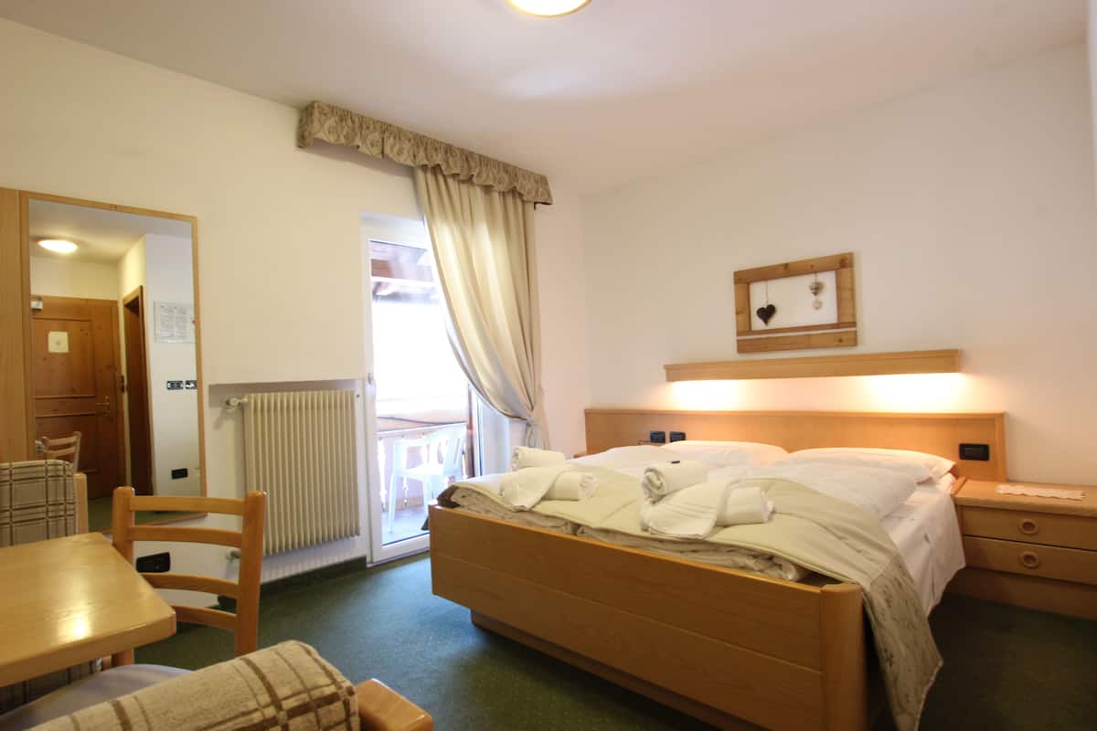 double or twin room, balcony | hypo-allergenic bedding, down duvets, in-room safe, desk