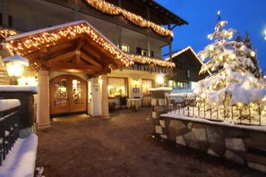 Front of property - evening/night - Hotel Rosalpina (Soraga)