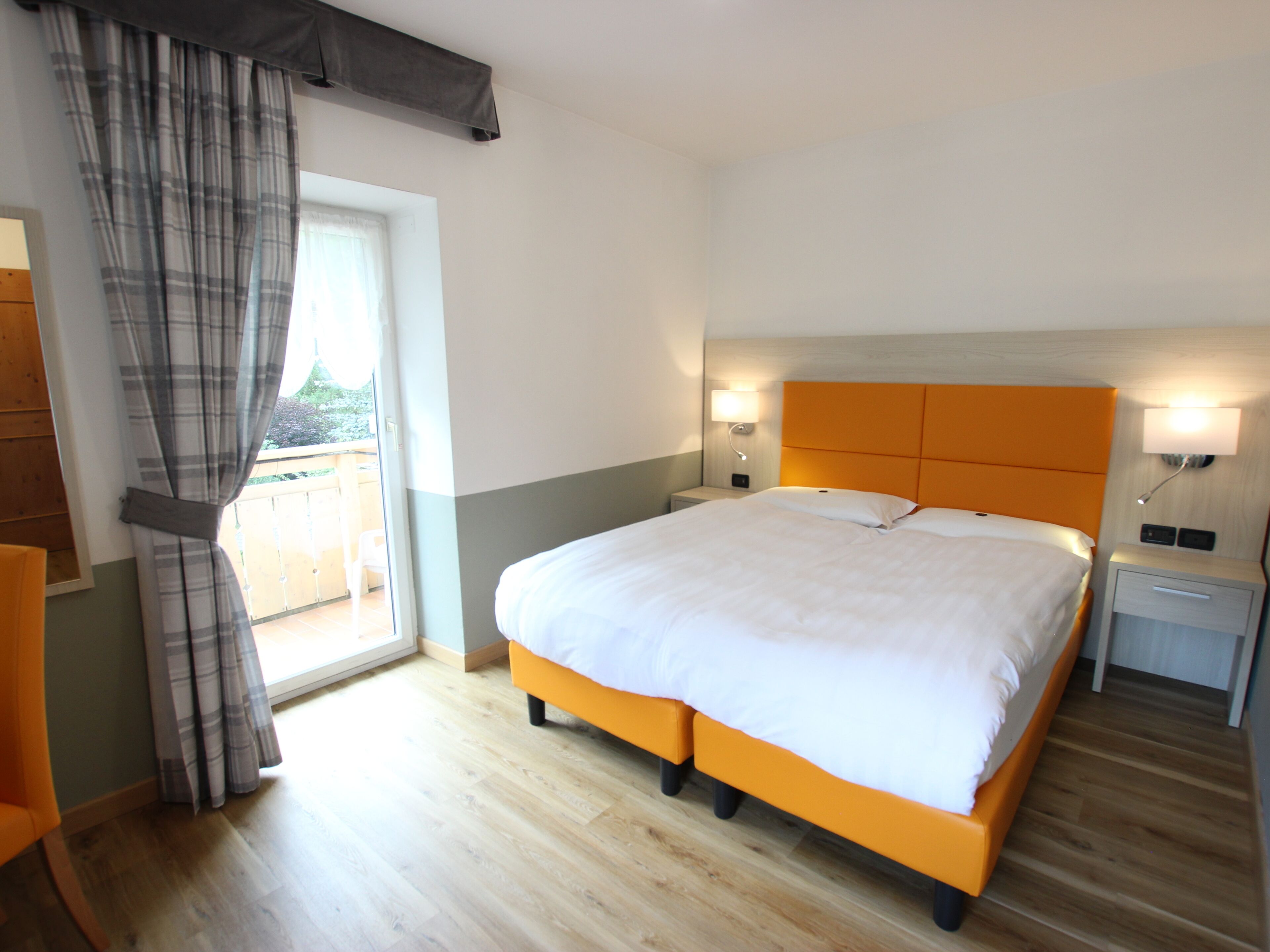 Habitación con 1 cama matrimonial o 2 individuales, balcón | Ropa de cama hipoalergénica y edredón 