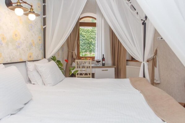 ห้องโรแมนติก | เครื่องนอนระดับพรีเมียม, ผ้านวมขนเป็ด, เตียงพร้อมฟูกเสริมที่นอน