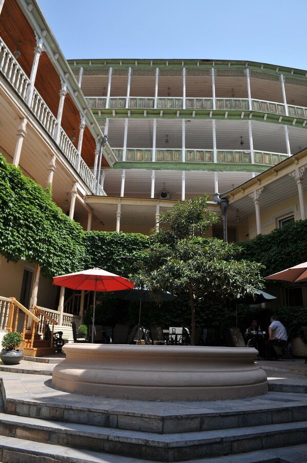 Courtyard - Hotel Nata (Tbilisi)