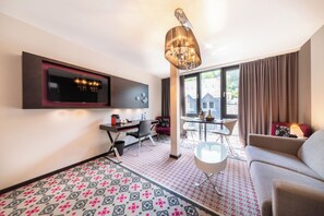 Suite Château | Area keluarga | Televisi layar datar 60-cm dengan saluran TV satelit