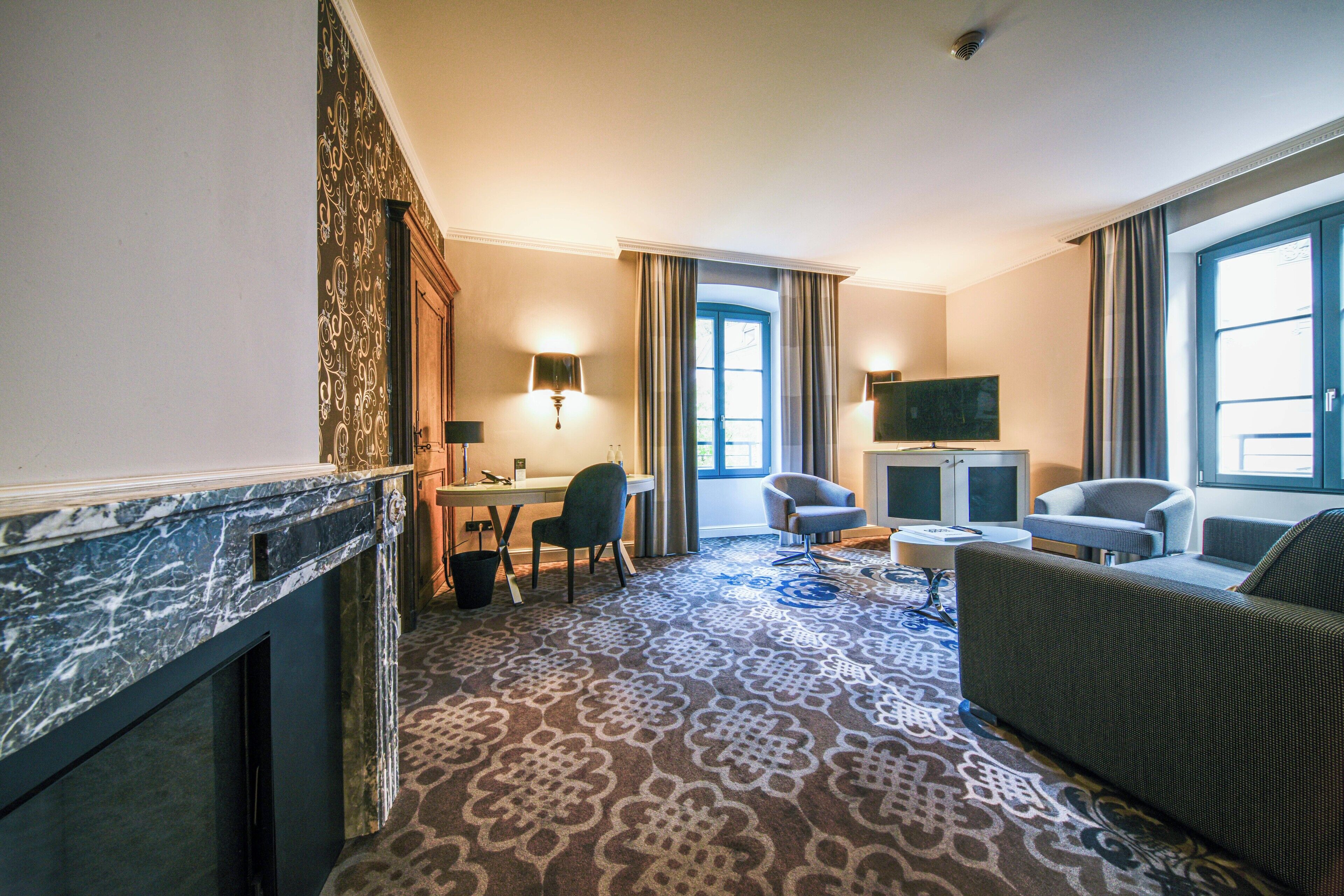 premium suite, hot tub | living area | 60-cm flat-screen tv with satellite channels, ipod dock