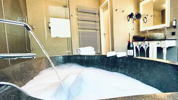 Suite Château | Bathroom | Designer toiletries, hair dryer, bathrobes, towels