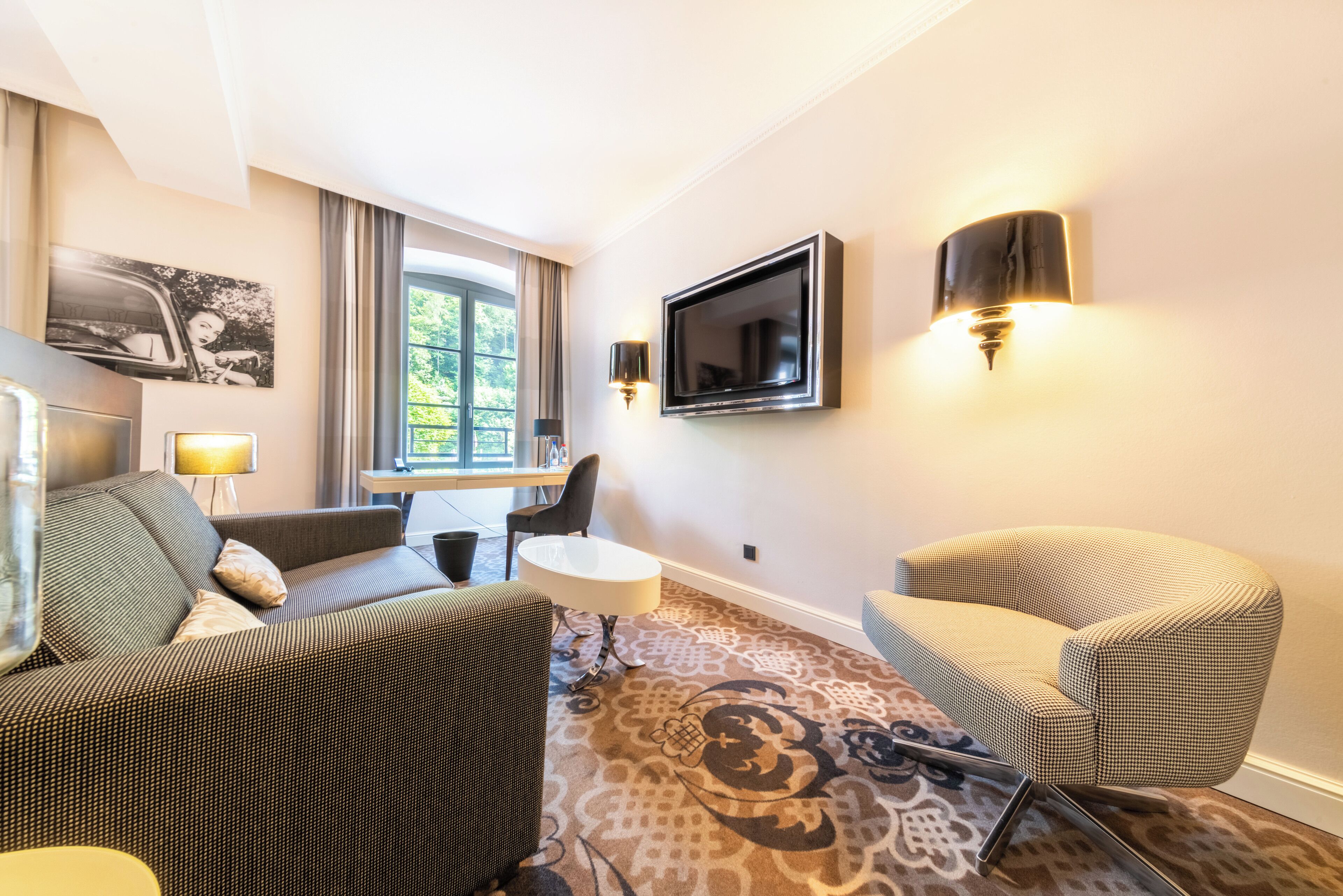 suite château | living area | 60-cm flat-screen tv with satellite channels, ipod dock