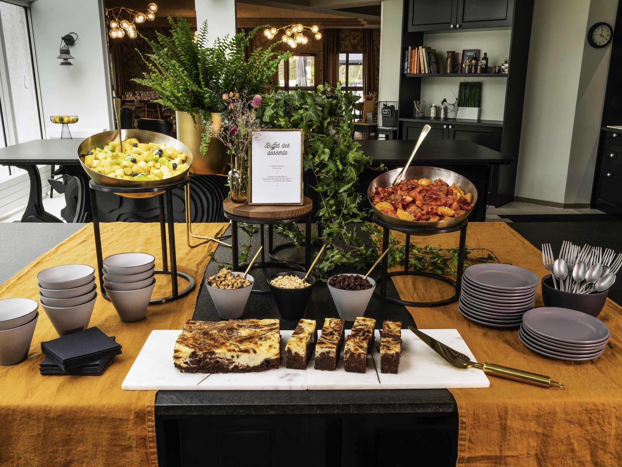 Petit déjeuner buffet (24 CHF par personne)