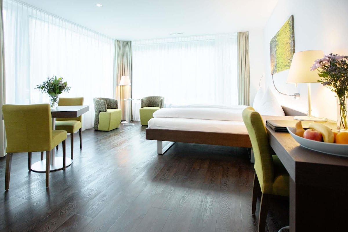 Deluxe Room, 2 Twin Beds | Premium bedding, down comforters, pillowtop beds, free minibar