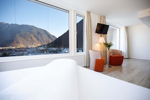 Premium bedding, down duvets, pillow-top beds, free minibar - Mercure Chur City West (Chur)