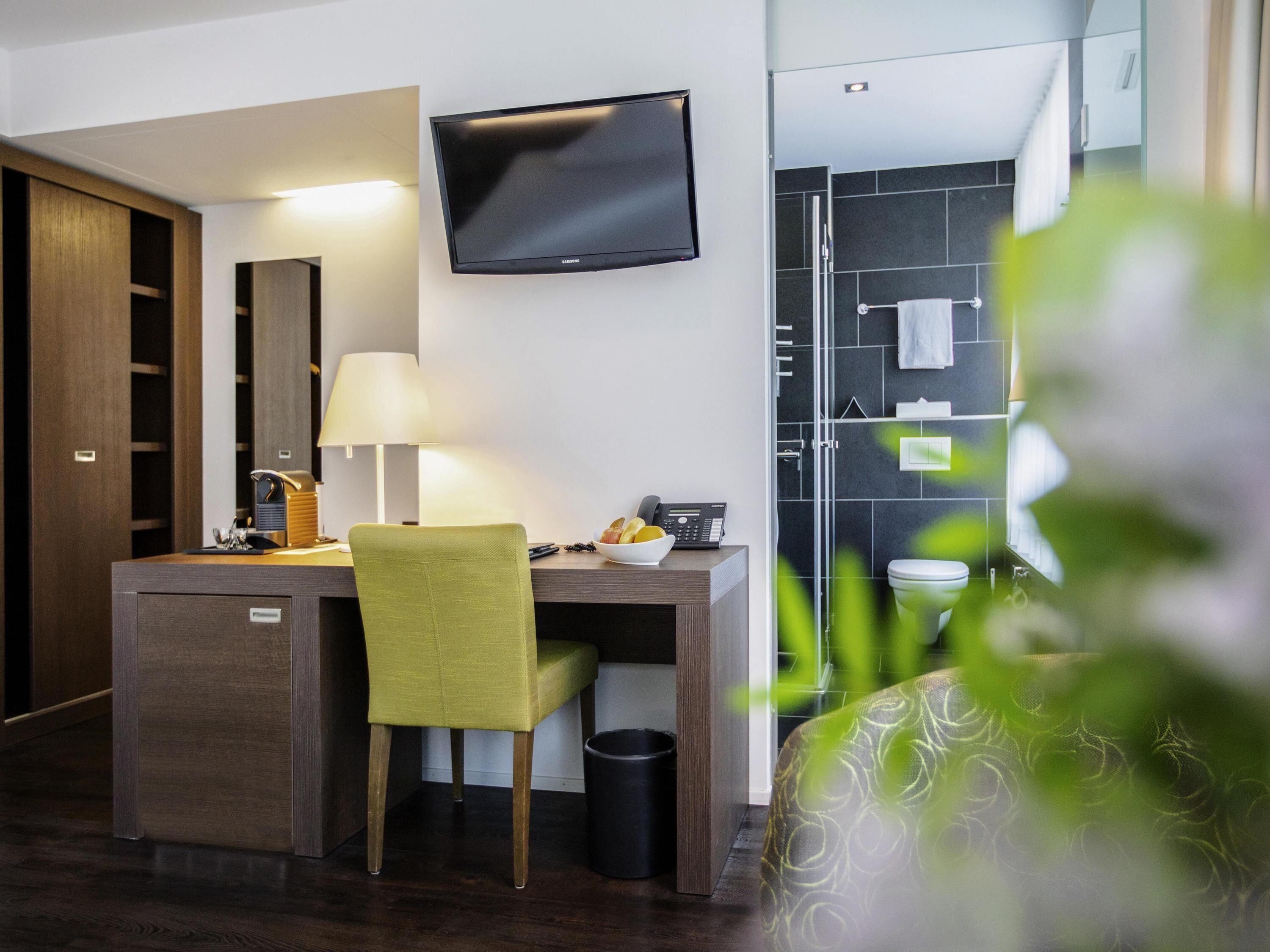 comfort room, 1 double bed | premium bedding, down duvets, pillow-top beds, free minibar